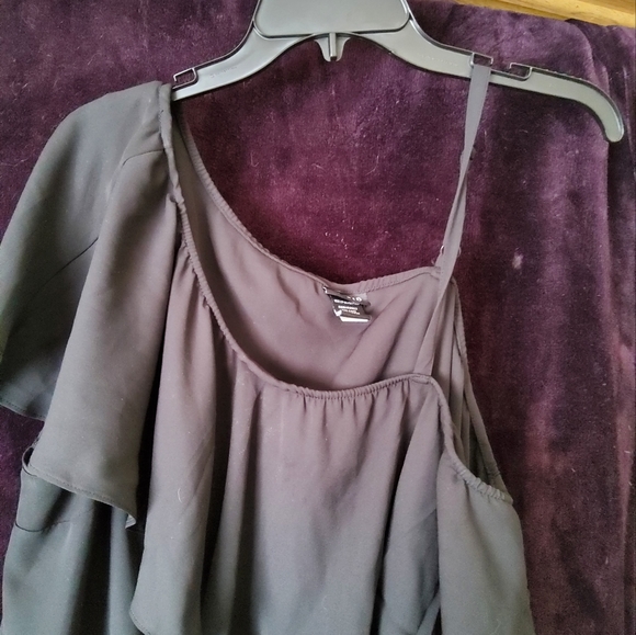 One Shoulder Ruffle Blouse - Picture 2 of 4